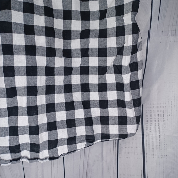 J.Crew Factory black and white plaid button-down v-neck tie front Cropped top - Picture 11 of 11